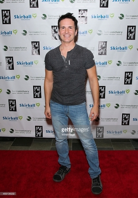 Hal-sparks-living-the-farm-sanctuary-life-book-signing-apr-9th-2015-03.jpg