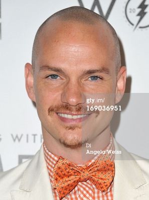 Peter-paige-gay-lesbian-center-arrivals-may-18th-2013-003.jpg