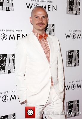 Peter-paige-gay-lesbian-center-arrivals-may-18th-2013-008.jpg