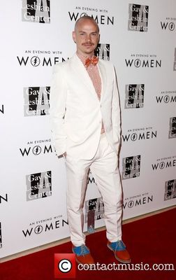 Peter-paige-gay-lesbian-center-arrivals-may-18th-2013-010.jpg