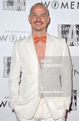 Peter-paige-gay-lesbian-center-arrivals-may-18th-2013-011.jpg