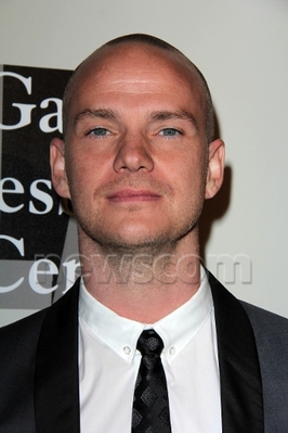 Peter-paige-gay-lesbian-center-arrivals-twitter-may-10th-2014-001.jpg