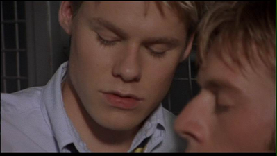 Brian-justin-1x04-0323.png