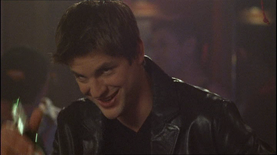 Brian-justin-1x09-0041.png