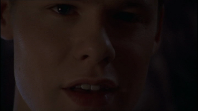 Brian-justin-1x18-1994.png