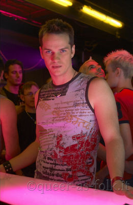 Queer-as-folk-behind-the-scenes-5x05-004.jpg